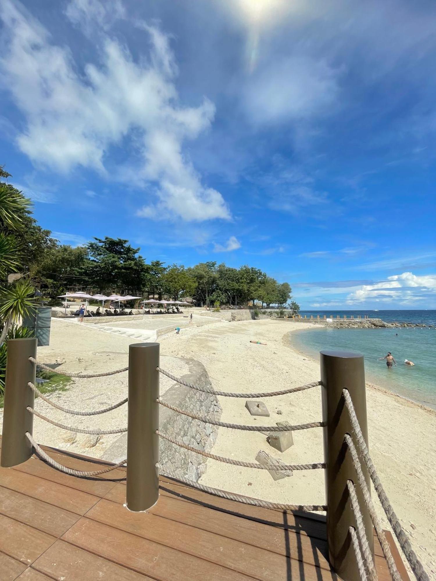 The Beach Suite At The Mactan Newtown Мактан Екстериор снимка