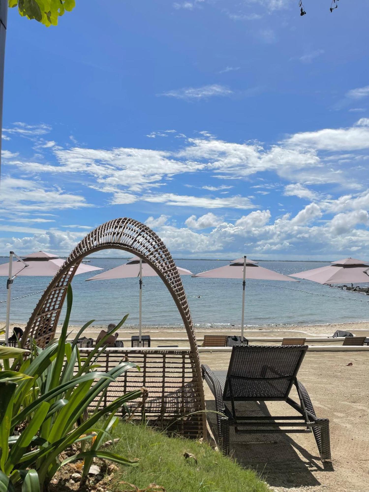 The Beach Suite At The Mactan Newtown Мактан Екстериор снимка