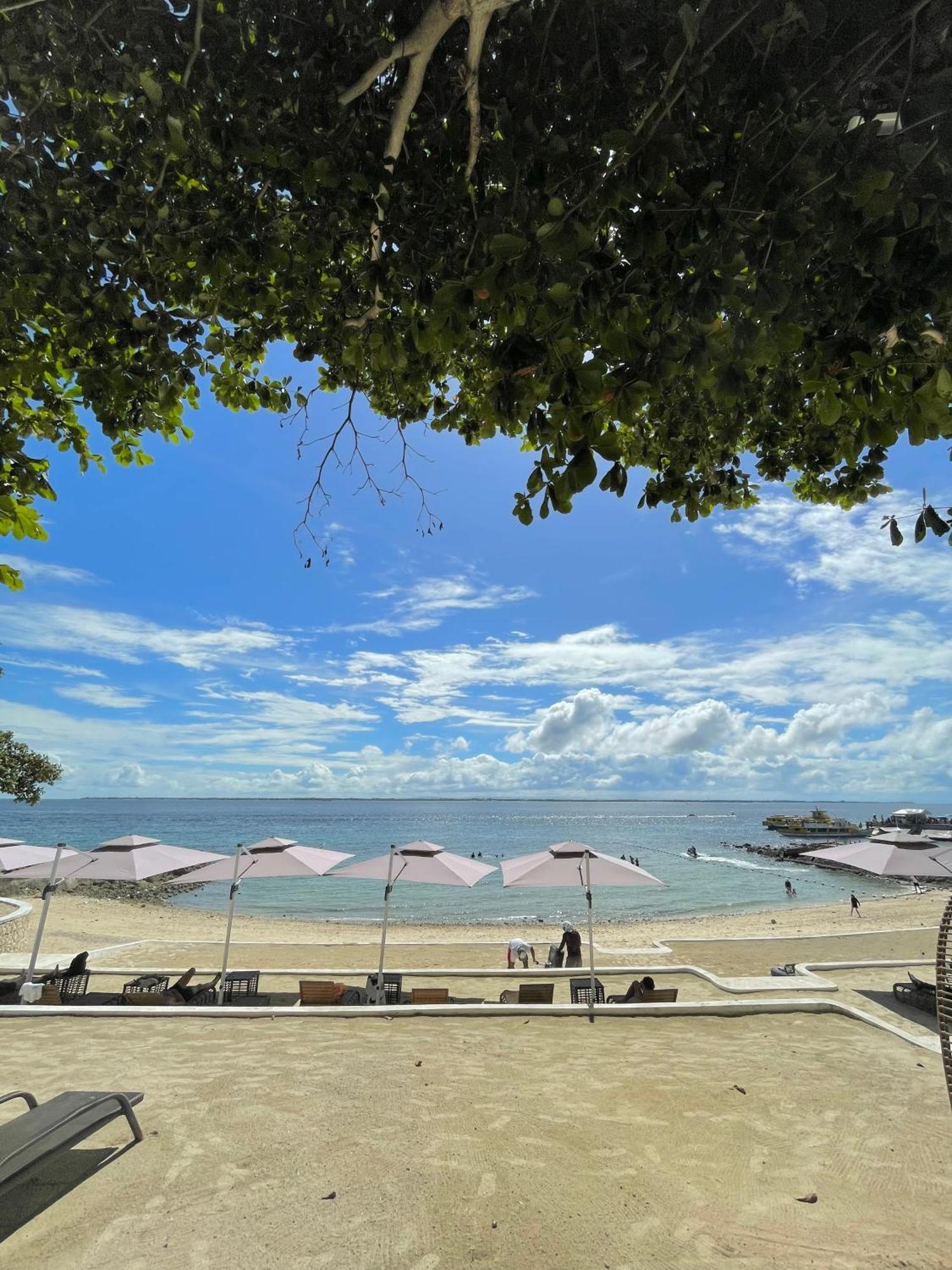 The Beach Suite At The Mactan Newtown Мактан Екстериор снимка